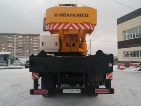 Автокран 25 тонн КС-45717К-3Р (вездеход)