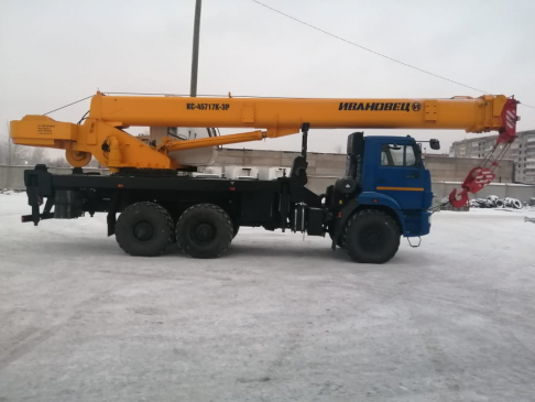 Автокран 25 тонн КС-45717К-3Р (вездеход)