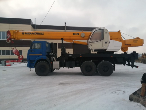 Автокран 25 тонн КС-45717К-3Р (вездеход)